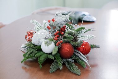 Noel ve yılbaşı çiçek kompozisyon.