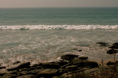 Taghazout nokta Atlantik Okyanusu plajda sörf