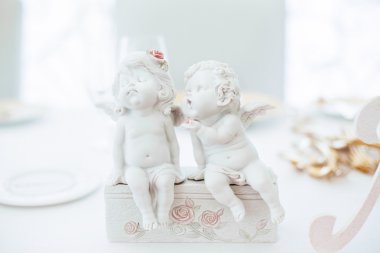 Bir düğün dekorasyon olarak melek biblo..