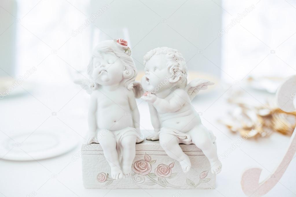 Figurines of angel as a wedding decoration..