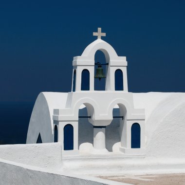 Santorini'de beyaz churche