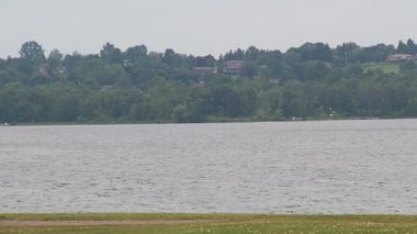 Güvercin göle kasvetli gün.