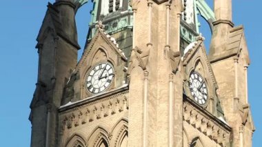 Old City Tower saat ve Cambrisge skysrapers ile