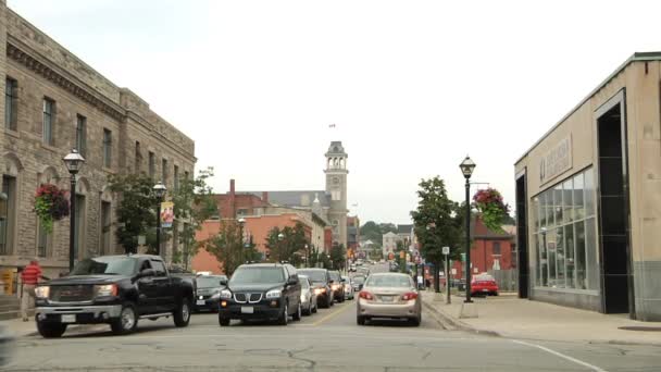 Centro de Cambridge, la calle y los coches . — Vídeo de stock