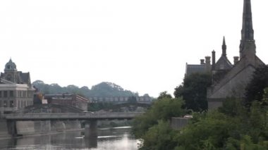Grand river, kilise ve Cambridge Main Bridge'de.