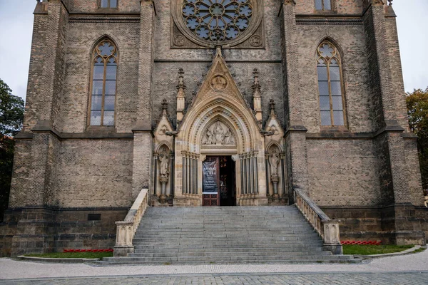 Igreja Católica Catedral Gótica Ludmila Praça Paz Namesti Miru Bairro — Fotografia de Stock