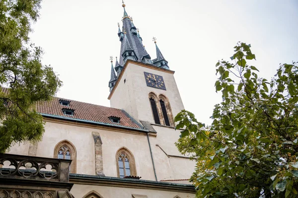 Torre Gótica Iglesia Medieval San Esteban Centro Praga Durante Día — Foto de Stock