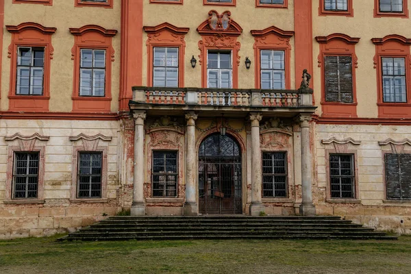 Oude Verlaten Barokke Libechov Kasteel Met Balkon Zonnige Dag Romantisch — Stockfoto