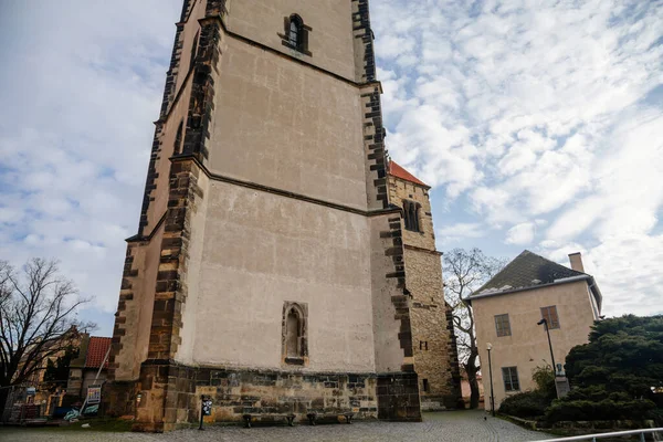 Paisagem Pitoresca Com Igreja Gótica Medieval Dos Santos Pedro Paulo — Fotografia de Stock