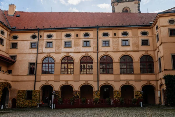 Mittelalterliche Burg Melnik Bei Sonnigem Herbsttag Innenhof Mit Renaissance Arkaden — Stockfoto