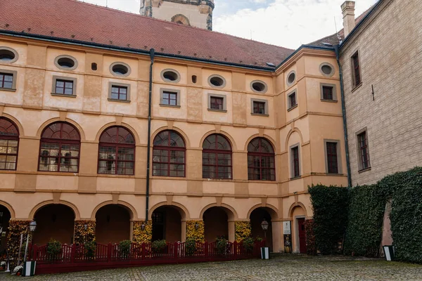 Mittelalterliche Burg Melnik Bei Sonnigem Herbsttag Innenhof Mit Renaissance Arkaden — Stockfoto