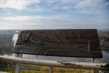 Confluence Labe ve Vltava nehirleri Melnik şehrinin sonbahar manzarası, Merkez Bohemya, Çek Cumhuriyeti, 14 Kasım 2020