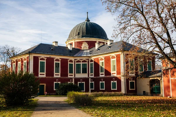 Veltrusy Rococo Kasteel Met Park Tuin Romantisch Barok Kasteel Rood — Stockfoto