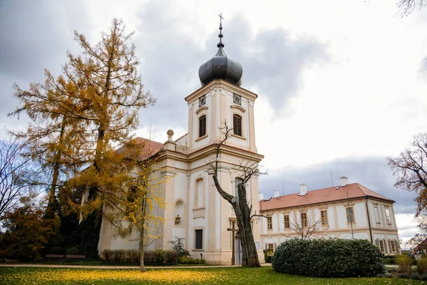 Loucen Rococo Castle Surrounded Vast English Park Romantic Baroque Chateau — Stock Photo, Image