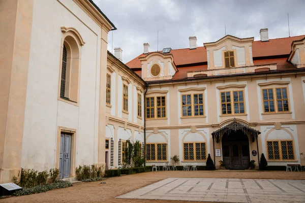 Loucen Rokokoschloss Umgeben Von Einem Riesigen Englischen Park Romantisches Barockschloss — Stockfoto