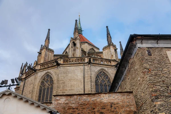 Pietra Medievale Chiesa San Bartolomeo Autunno Finestre Arco Chimere Gargoyle — Foto Stock