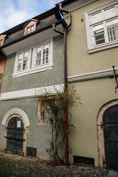 Rue Pittoresque Étroite Avec Des Bâtiments Colorés Dans Vieux Centre — Photo