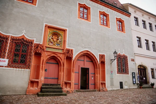 Historisch Renaissance Grijs Huis Met Roodstenen Gotische Bogen Houten Deuren — Stockfoto