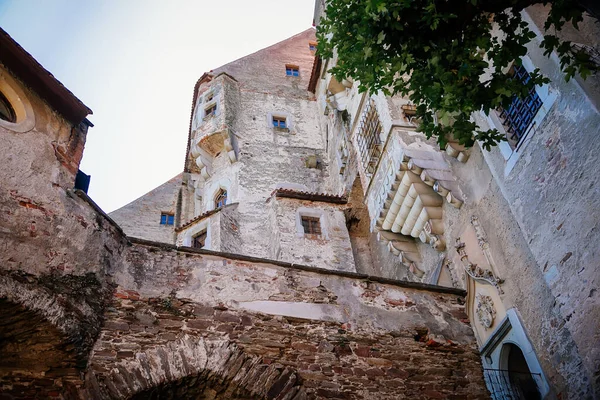 Gotico Imponente Castello Storico Pernstejn Nella Soleggiata Giornata Estiva Roccaforte — Foto Stock