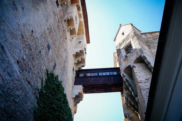 Gotico Imponente Castello Storico Pernstejn Nella Soleggiata Giornata Estiva Roccaforte — Foto Stock