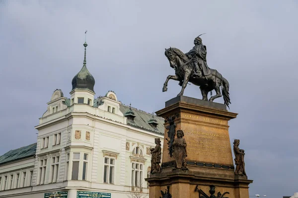 Hoofdplein Van Koning George Van Podebrady Met Ruiterstandbeeld Civic Bank — Stockfoto