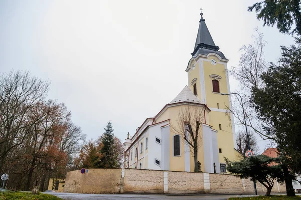 Barokowy Kościół Wszystkich Świętych Zimowy Dzień Kaplica Pobliżu Zamku Libochovice — Zdjęcie stockowe