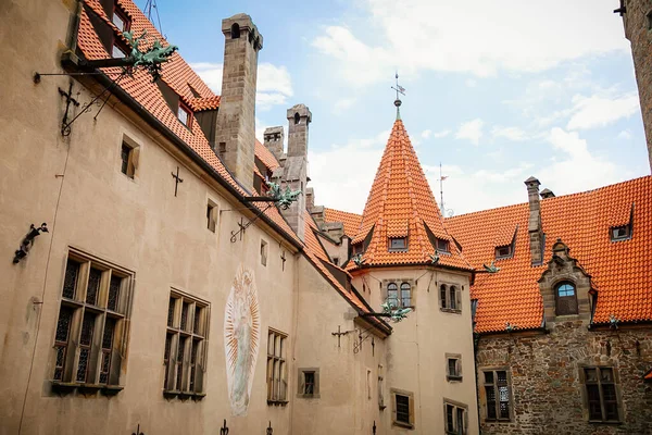 Pátio Majestoso Romântico Castelo Gótico Medieval Bouzov Antigo Reduto Conto — Fotografia de Stock