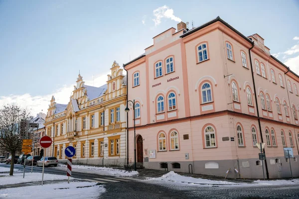 Rua Estreita Pitoresca Com Edifícios Históricos Renascentistas Barrocos Renascentistas Neve — Fotografia de Stock