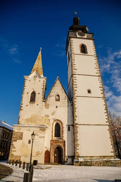 Trójnawowa Gotycka Bazylika Kościół Narodzenia Nmp Architektura Średniowiecznego Miasta Wieża — Zdjęcie stockowe