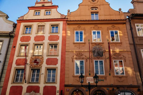Schmale Malerische Historische Nerudova Straße Mit Barock Und Renaissancebauten Neben — Stockfoto
