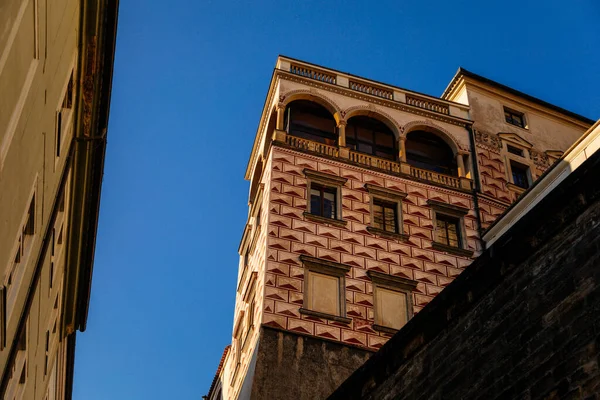 Bellissimo Balcone Rinascimentale Riccamente Decorato Con Sgraffito Figurale Vista Dalle — Foto Stock