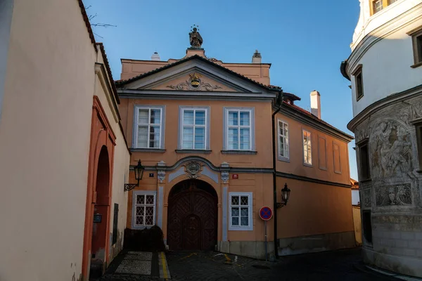 Orange Baroque Canonical House Kanovnicky Dum Hradcany Square Nearby Prague — Stock Photo, Image