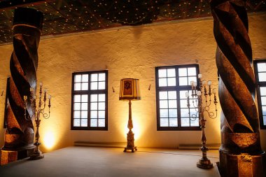 Gotik ve Rönesans Şatosu İçişleri, Kraliyet Dairesi, Hohensalzburg Kalesi 'ndeki Devlet Odaları, tahta paneller, oyulmuş tavan, Salzburg, Avusturya, 05 Aralık 2017