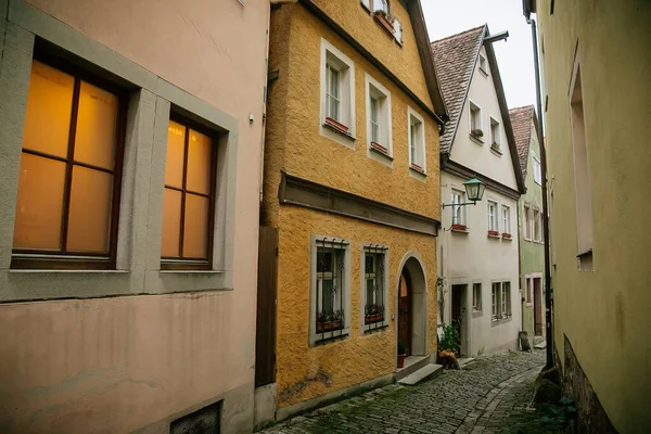 Medieval Rua Estreita Renascimento Colorido Edifícios Históricos Góticos Casas Meia — Fotografia de Stock