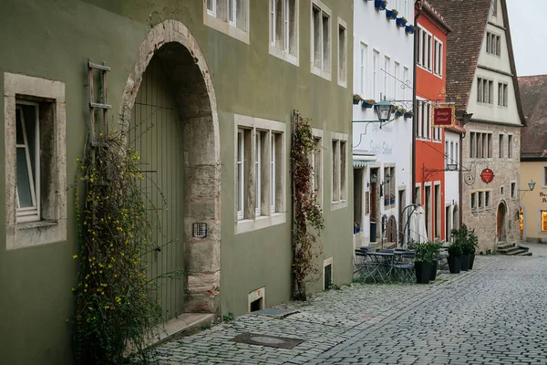 Średniowieczna Wąska Uliczka Kolorowe Renesansowe Gotyckie Zabytkowe Budynki Domy Muru — Zdjęcie stockowe
