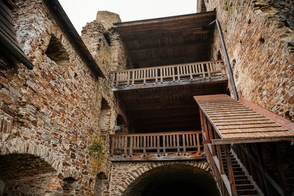 Gli Interni Della Torre Del Castello Medievale Gotico Scale Pavimenti — Foto Stock