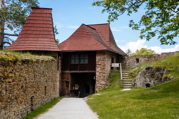 Castelo Medieval Gótico Velhartice Dia Ensolarado Torre Portões Entrada Com — Fotografia de Stock