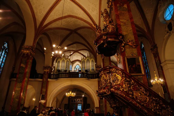 Διακοσμητικά Επιχρυσωμένο Διακοσμημένο Μπαρόκ Εσωτερικό Της Εκκλησίας Του Αγίου Henry — Φωτογραφία Αρχείου
