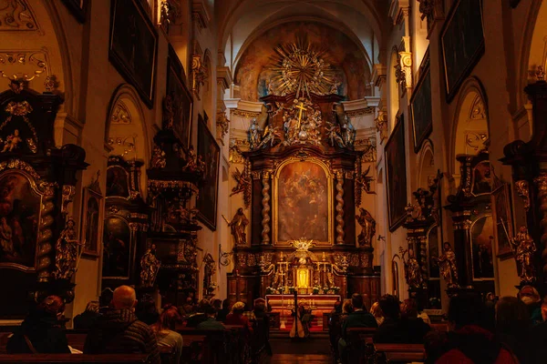 Interior Decorativo Igreja Havel Altar Mor Barroco Ornamentado Dourado Estátuas — Fotografia de Stock