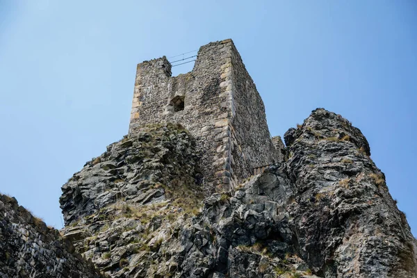 Średniowieczny Gotycki Zamek Trosky Dwóch Bazaltowych Wtyczkach Wulkanicznych Wieża Wzgórzu — Zdjęcie stockowe