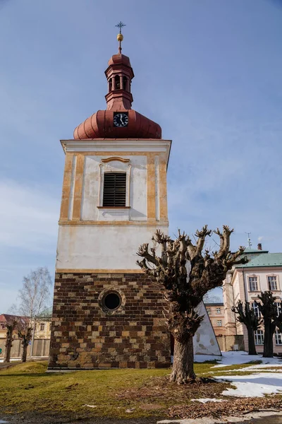 White Yellow Baroque Church Lawrence Bell Tower Red Dome Clock — Stock Photo, Image