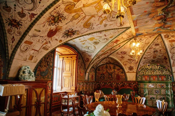 Castle Interior Secession Style Arched Painted Ceiling Floral Ornaments Inlaid — Stock Photo, Image
