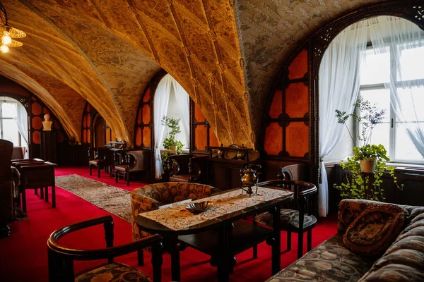 Interior Castelo Secessão Arqueado Teto Pintado Sala Jantar Utensílios Mesa — Fotografia de Stock