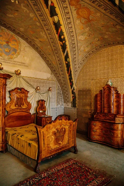 Castle Interior Secession Style Arched Painted Ceiling Floral Ornaments Secretaire — Stock Photo, Image