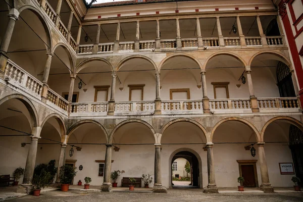 Opocno Castle Renaissance Chateau Courtyard Arcades Red Facade Palm Trees — 图库照片