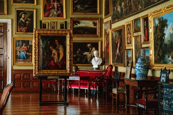 Castello Interno Galleria Arte Mobili Barocchi Imbottiti Con Tappezzeria Rossa — Foto Stock