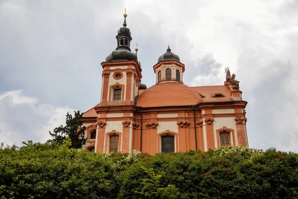 Valec West Bohemen Tsjechië Juni 2021 Barokke Rode Gele Kerk — Stockfoto