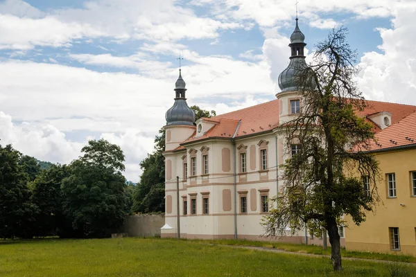 Krasne Brezno Bohemen Tsjechië Juni 2021 Barokke Burcht Met Torens — Stockfoto