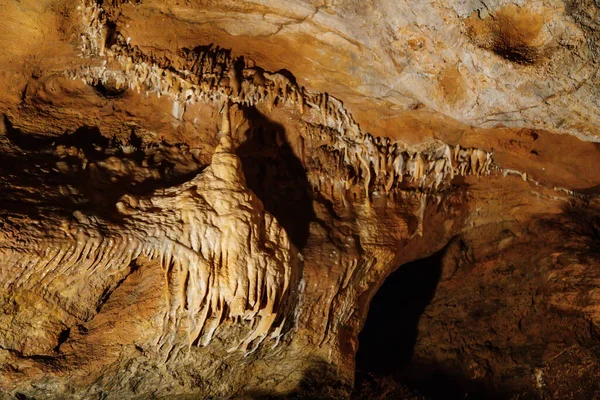Koneprusy Csehország 2021 Július Természetes Cseppkőképződmények Kődíszítéssel Koneprusy Mészkőbarlangokban Cseh — Stock Fotó