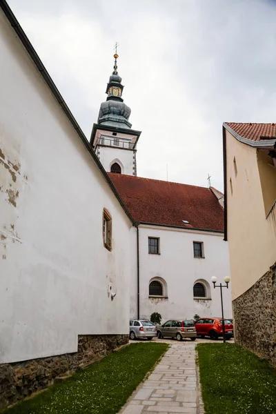 Pelhrimov Czech Republic July 2021 그림같은 거리에 중앙에 바톨로뮤의 관망대가 — 스톡 사진